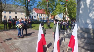 zĹoĹźenie kwiatĂłw 4 maja 2023